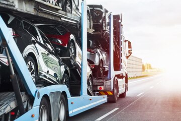 Cegonha de carros: vantagens de escolher esse tipo de transporte